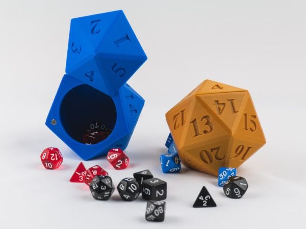 D20 Dice Holder with Magnetic Lid