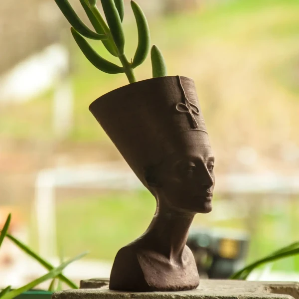 nefertiti-succulent-planter-600.webp